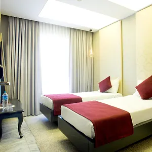 Nowy Efendi - Special Category **** Istanbul